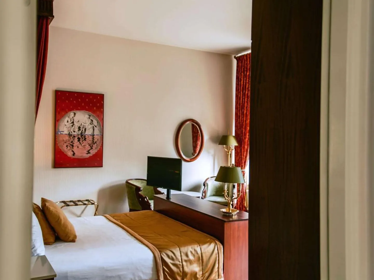 אוטרכט Grand Hotel Karel V 5*,